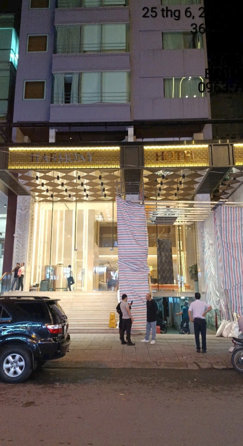 Mặt Dựng Khách sạn HARMONY HOTEL Q1